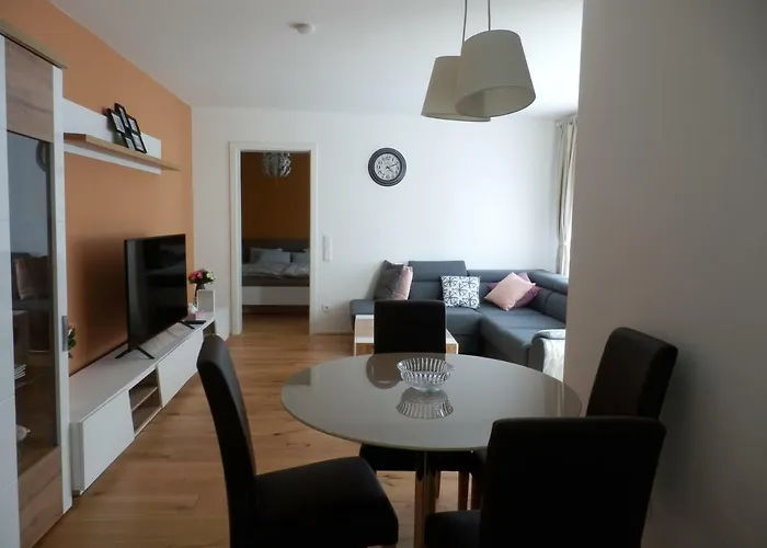 Spacious, Modern 1-Bdrm Apt Near Vic & Austria Ctr