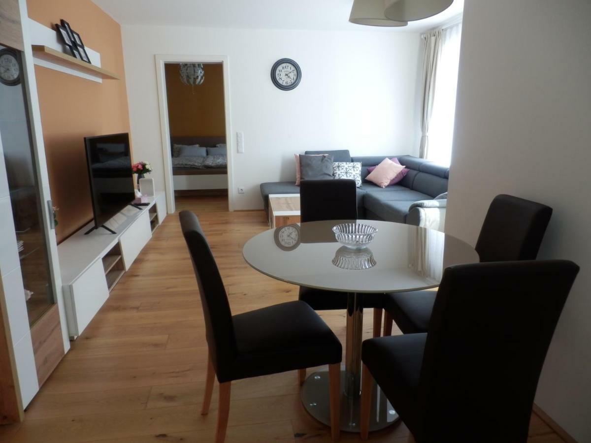 Apartment Spacious, Modern 1-bdrm Apt Near Vic & Austria Ctr Wien