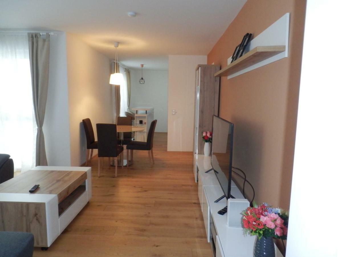 Spacious, Modern 1-bdrm Apt Near Vic & Austria Ctr *