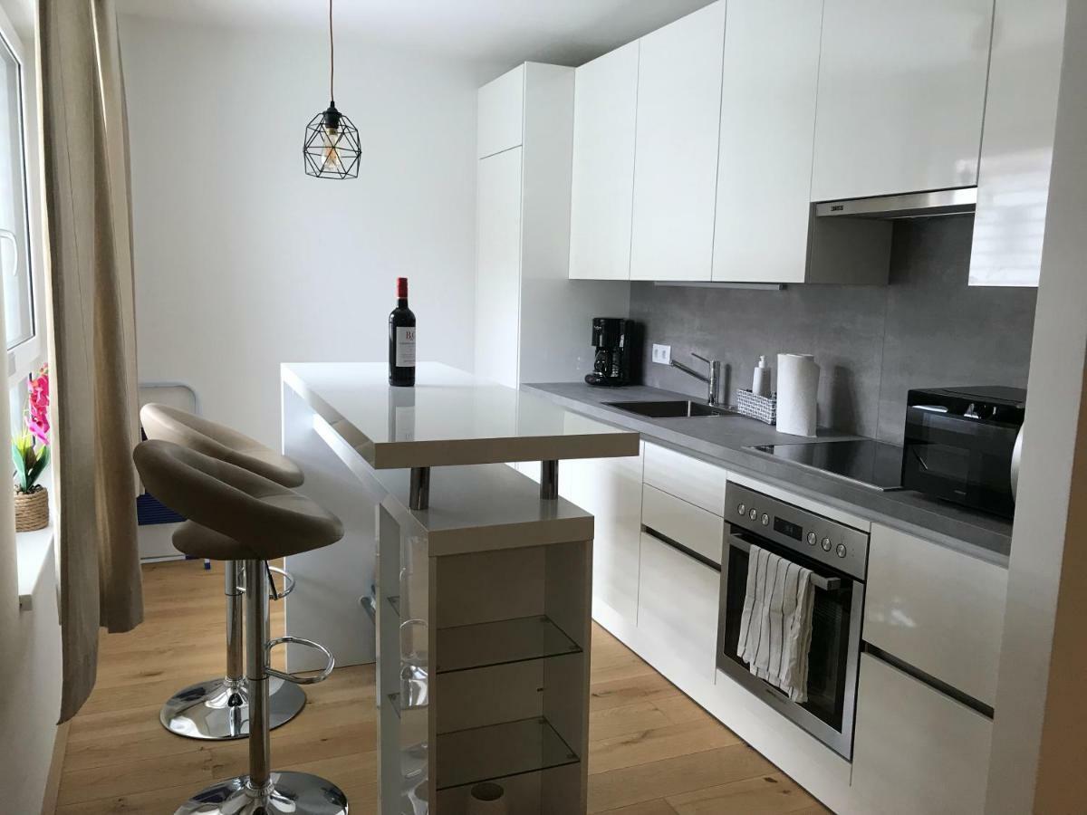 Spacious, Modern 1-bdrm Apt Near Vic & Austria Ctr *