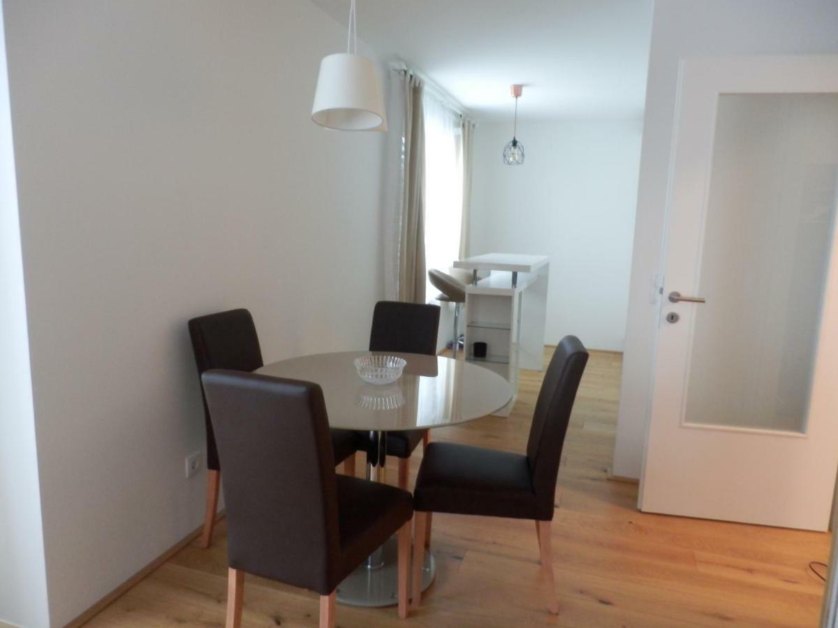 Spacious, Modern 1-bdrm Apt Near Vic & Austria Ctr