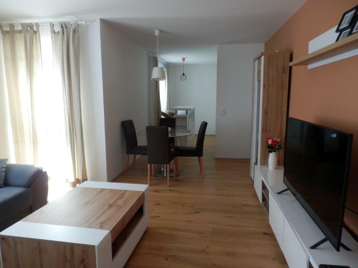 Spacious, Modern 1-bdrm Apt Near Vic & Austria Ctr Apartment Wien