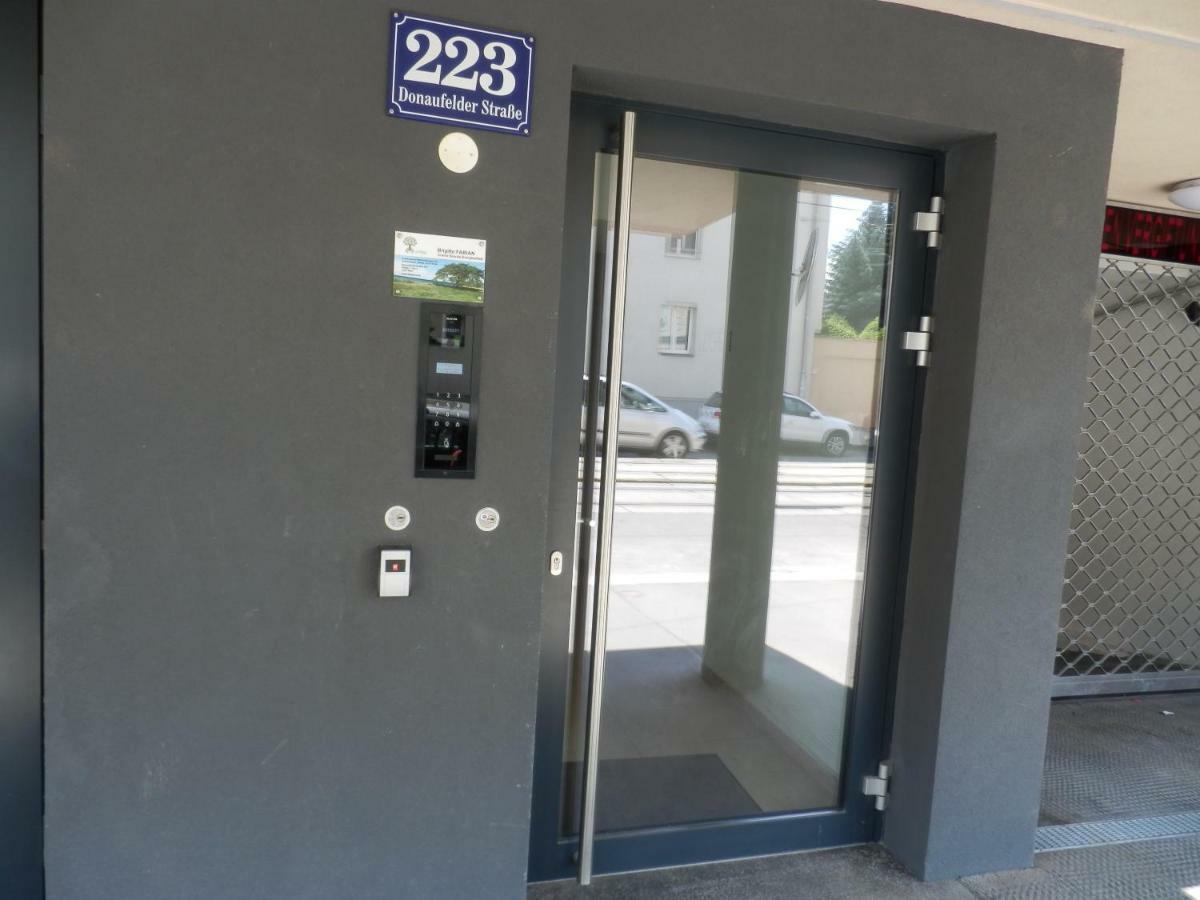 Spacious, Modern 1-bdrm Apt Near Vic & Austria Ctr Apartment Wien