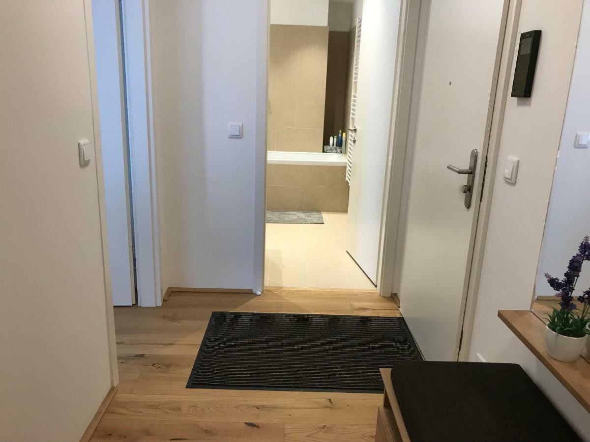 Spacious, Modern 1-bdrm Apt Near Vic & Austria Ctr Apartment Wien