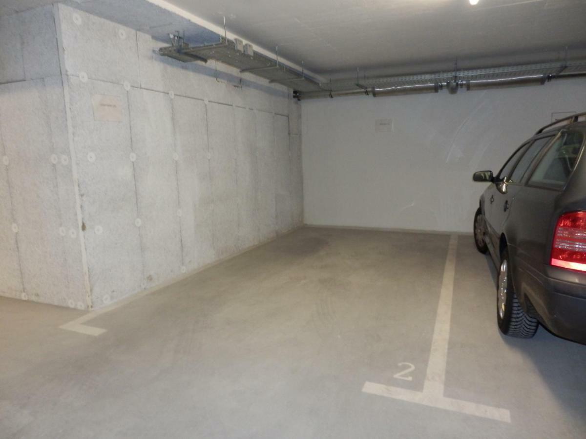 Apartment Spacious, Modern 1-bdrm Apt Near Vic & Austria Ctr