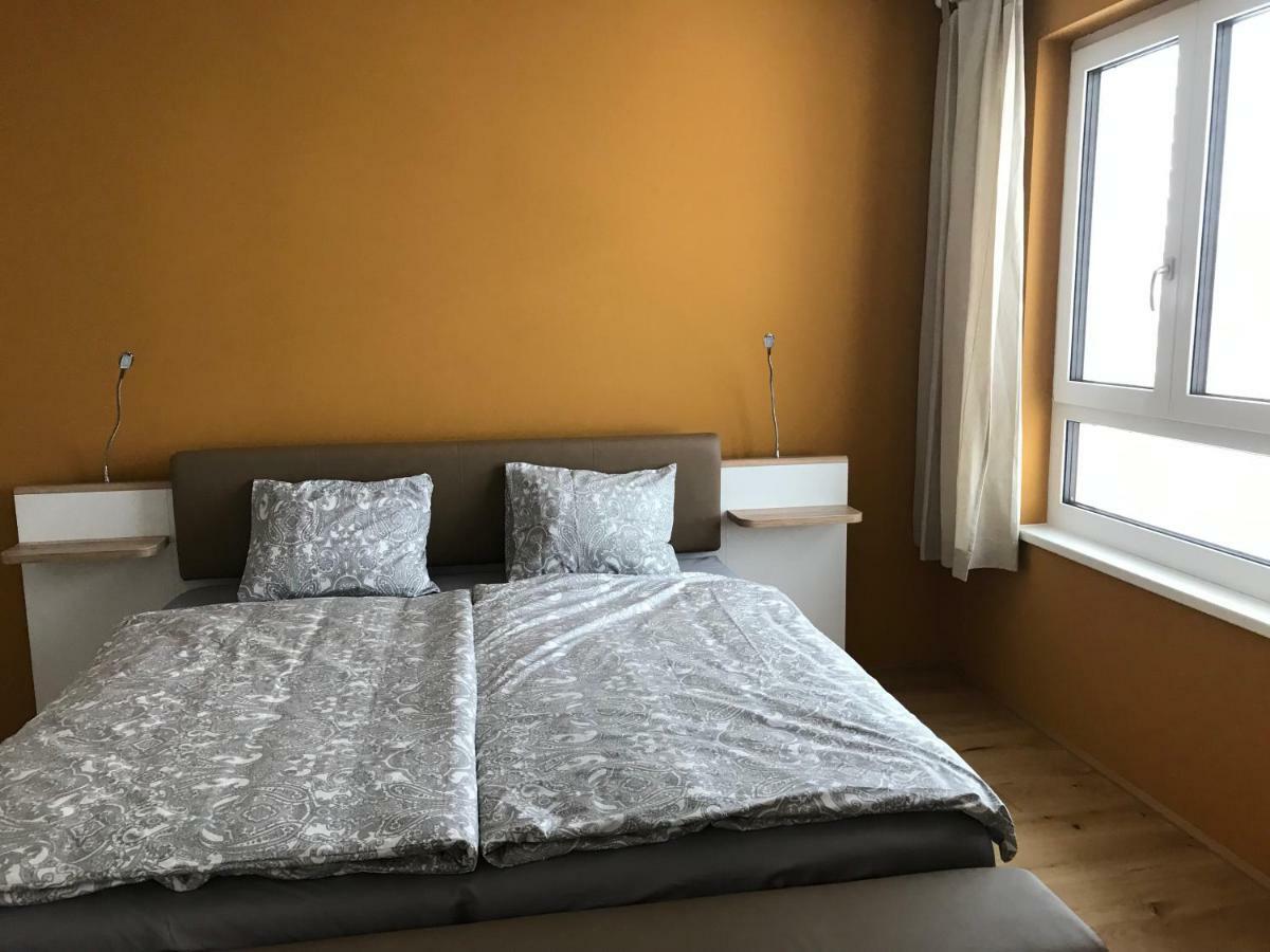 Spacious, Modern 1-bdrm Apt Near Vic & Austria Ctr Wien