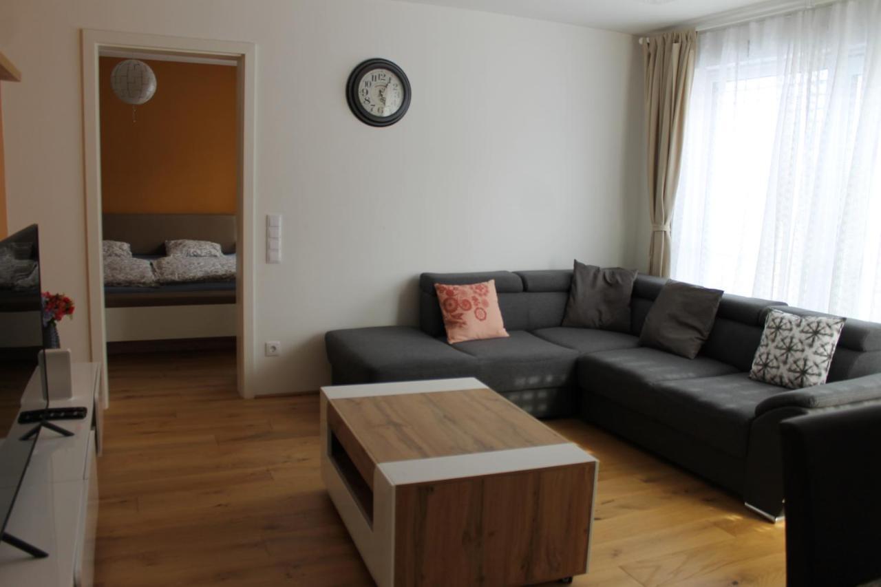 Apartment Spacious, Modern 1-bdrm Apt Near Vic & Austria Ctr Wien